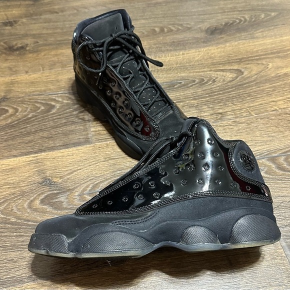 Jordan retro 13 cap and gown size 7Y - Picture 7 of 15